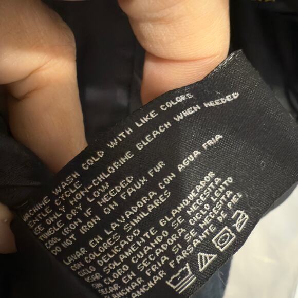 Big Chill sz. Small black vest, warm cozy, quilted puffer layering #4371 - Picture 6 of 9